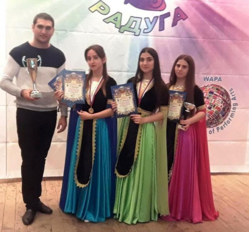 Образцовый художественный танцевальный коллектив "Арев" (Рассвет)